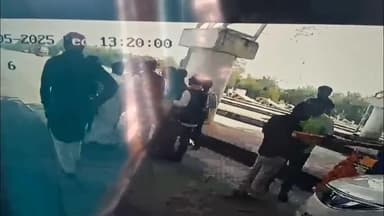 हैदरगढ़: बारा टोल प्लाजा पर राजनीतिक दल के नेता और समर्थकों के बीच टोल अदा करने को लेकर विवाद, 2 गाड़ियां बिना टोल के निकलीं