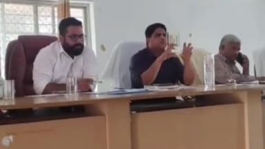 सज्जनगढ़: सज्जनगढ़ पंचायत समिति सभागार में हुई समीक्षा बैठक, कार्मिकों को दिए गए उचित दिशा-निर्देश