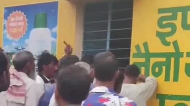 जमुनहा: साधन सहकारी समिति इमलिया करनपुर में DAP वितरण में धांधली, किसानों ने कहा- चहेतों को सुबह दी जा रही खाद