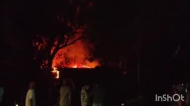 হরিশ্চন্দ্রপুর ১: ভয়াবহ আগুনে পুড়ে ছাই দুই ভাইয়ের বাড়ি, মাখনা গ্রামের ঘটনায় অসহায় দুটি পরিবার