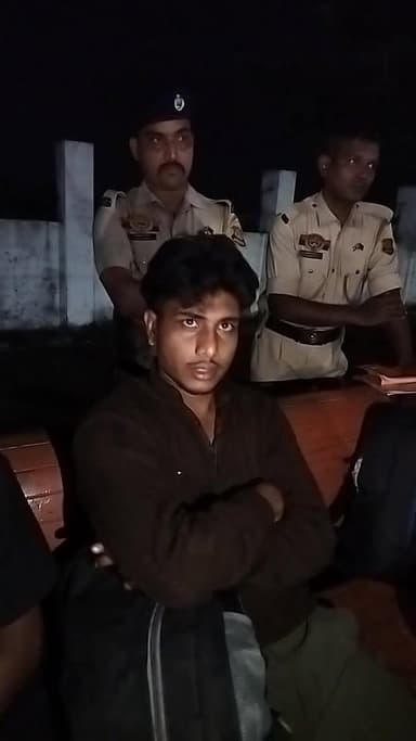 উদয়পুর রেলস্টেশনে কয়েক লক্ষাধিক টাকার হিরোইন নেশা সামগ্রী সাথে এক বিএসএফ সহ তিনজনকে আটক করে পুলিশ!