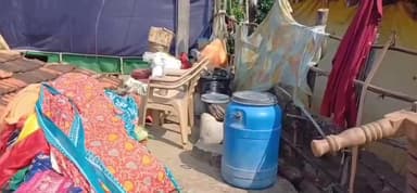 ఏటూరునాగారం: కొండాయిలో కూలిన ఇల్లు.. తప్పిన పెను ప్రమాదం