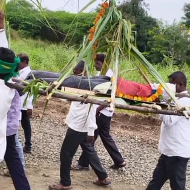 ಚಿಂಚೋಳಿ: ಸಚಿವ ಶಿವಾನಂದ ಪಾಟೀಲ್ ಅಣಕು ಶವಯಾತ್ರೆ ಮಾಡಿ ಚಿಂಚೋಳಿಯಲ್ಲಿ ಕಬ್ಬು ಬೆಳೆಗಾರರ ಪ್ರತಿಭಟನೆ