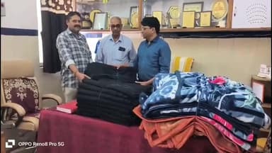 देवेंद्रनगर: सीएचसी सी देवेंद्रनगर में डॉ. विनोद तिवारी ने मरीजों के लिए 30 कंबल दान किए