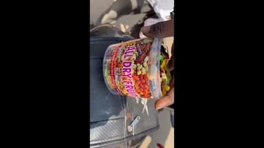 నరసన్నపేట: నరసన్నపేట వసుంధర స్వీట్ స్టాల్ లో కొన్న డ్రై ఫ్రూట్స్ లో పురుగులు ఉన్నాయన్న మోహన రావు