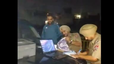 ਜਲੰਧਰ 1: ਜਲੰਧਰ ਦੇ ਬਸਤੀ ਦਾਨਿਸ਼ਮੰਦਾਂ ਵਿਖੇ ਪੁਲਿਸ ਨੇ ਗੁਪਤ ਸੂਚਨਾ ਦੇ ਅਧਾਰ ਤੇ ਤਿੰਨ ਨੌਜਵਾਨਾਂ ਨੂੰ ਅਵੈਦ ਹਥਿਆਰ ਸਣੇ ਕੀਤਾ ਗ੍ਰਿਫਤਾਰ