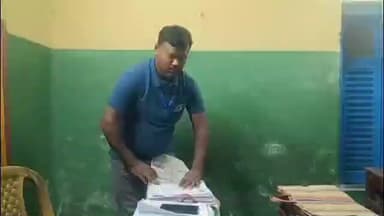 ব্যারাকপুর ২: পানিহাটিতে বেসরকারি স্কুলের থেকে ফর্ম বিলি বিএলও