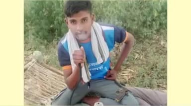 सासनी: गांव ऊतरा निवासी युवक का चारपाई पर बैठकर तमंचे के साथ हुक्का पीते हुए फोटो सोशल मीडिया पर वायरल, पुलिस कार्रवाई में जुटी