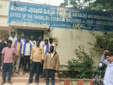 తెల్కపల్లి: తెలంగాణ మాదాసి కురువం మా దారి కురువలకు కుల పత్రాలు జారీ చేయడంలో ఇబ్బందులు లేకుండా చూడాలని తహసిల్దార్ కు వినతి పత్రం