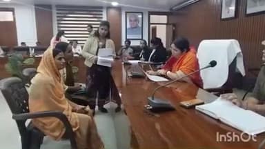 लखीमपुर: पति की मौत के बाद ससुरालियों ने विधवा को किया बेघर, कलेक्ट्रेट में जनसुनवाई में पीड़िता ने लगाई न्याय की गुहार