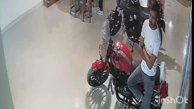 लखीमपुर: दिन दहाड़े टेस्ट ड्राइव के बहाने यज़्दी शोरूम से 1.94 लाख की बाइक लेकर फरार हुआ चोर, सुरक्षा व्यवस्था पर उठे सवाल