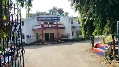 मरकच्चो: मरकच्चो थाना क्षेत्र के ग्राम दशारो खुर्द में एक विवाहित युवती ने फांसी लगाकर आत्महत्या की