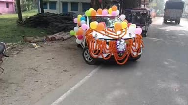 ভাতার: কন্যা সন্তান অবহেলিত নয় আবারো তার প্রমাণ দেখা গেল ভাতারে।
নাতনি হয়েছে তাই গাড়ি সাজিয়ে নাতনিকে আনা হল বাড়িতে