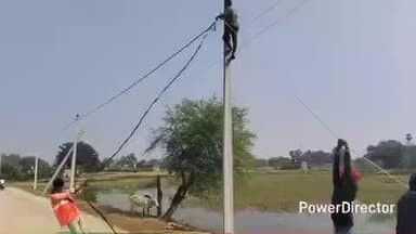 तरहसी: श्री केदाल गांव में बिना सुरक्षा बदले जा रहे बिजली के तार, कभी भी हो सकता है बड़ा हादसा