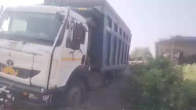 सुनेल: कुंडला प्रताप में डंपर फंसने से बायपास मार्ग हुआ क्षतिग्रस्त, ग्रामीणों में बढ़ा रोष