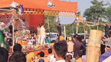 जलालगढ़: असम के मुख्यमंत्री हेमंत बिस्वा शर्मा ने एन डी रूंगटा उच्च विद्यालय के मैदान से तेजस्वी यादव के खिलाफ भरी हुंकार