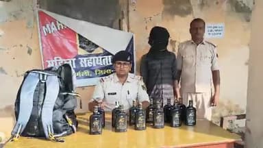 निर्मली: थाना पुलिस ने SBI सड़क मोड़ से बाइक सवार एक तस्कर को 30 बोतल नेपाली शराब के साथ किया गिरफ्तार