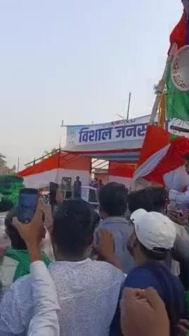 benipatti 32 ke विधानसभा के अरेर के
श्री बच्चा झा +2 स्कूल पर आए प्रियंका गांधी