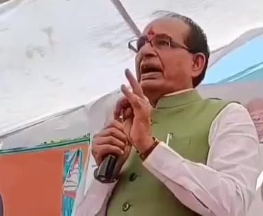 इछावर: केंद्रीय मंत्री शिवराज ने धामंदा मंच से अधिकारियों को दी चेतावनी, कहा- गांव में अवैध शराब नहीं बिकनी चाहिए, वीडियो वायरल