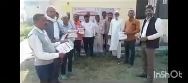 गोला गोकरणनाथ: गोला नगर के कृषि प्रसार अधिकारी ने जनरल इंश्योरेंस कंपनी के माध्यम से किसानों को प्रधानमंत्री फसल योजना के बारे में जागरूक किया