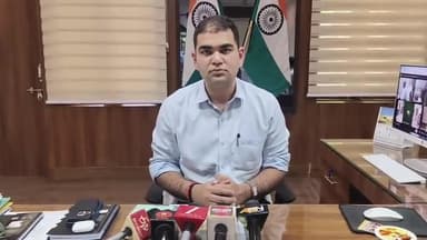 मंझनपुर: कौशाम्बी पंचायत चुनाव से पहले वोटर लिस्ट में बड़ी गड़बड़ी, डीएम ने बताया कि 1.64444 लाख नाम दोहराए गए