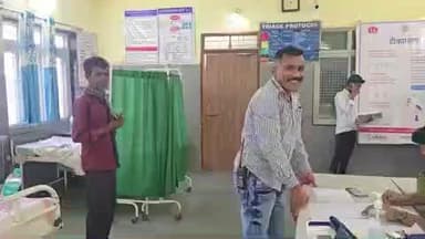 बैतूल नगर: न्यायालय में पेशी नहीं जाने पर पिता ने पुत्र को डांटा पुत्र ने कर दी पिता की पिटाई गोराखार गांव का मामला