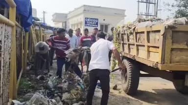 ଭୋଗରାଇ: ଚନ୍ଦନେଶ୍ୱର ରେ ସଫେଇ ଅଭିଯାନ ସହିତ ପ୍ରତ୍ୟେକ ଗୁରୁବାରକୁ ସଫେଇ ଦିବସ କଲେ ବ୍ୟବସାୟୀ ସଂଘ