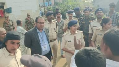 सिमरी बख्तियारपुर: जमालनगर में 'बूथ नहीं तो वोट नहीं', मतदाताओं के बहिष्कार के बाद प्रशासन की पहल पर मतदान शुरू