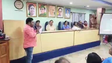 মেদিনীপুর: মেদিনীপুর পৌর এলাকার আশা কর্মীদের দশ হাজার টাকা করে দেওয়া হল রাজ্য সরকারের পক্ষ থেকে