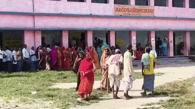 ताजपुर: ताजपुर प्रखंड के सभी मतदान केंद्रों पर शांतिपूर्ण मतदान जारी