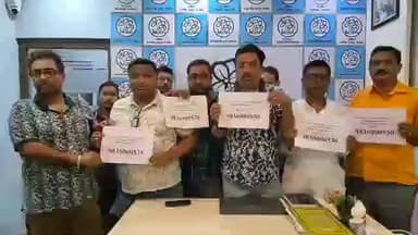 ব্যারাকপুর ২: ব্যারাকপুরে তৃণমূল কংগ্রেসের পক্ষ থেকে এস আই আর নিয়ে প্রকাশ করা হলো সহায়তা ফোন নম্বর