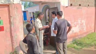 उदवंत नगर: दक्षिण एकौना गांव में उत्साह के साथ मतदान जारी, सुरक्षा व्यवस्था कड़ी, सुरक्षाकर्मियों ने चेक कर किया प्रवेश