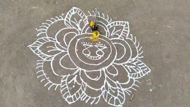 फरसाबहार: फरसाबाहर क्षेत्र में लक्ष्मी माता की चरण पादुका की पूजा, ग्रामीण महिलाओं ने निभाई परंपरा