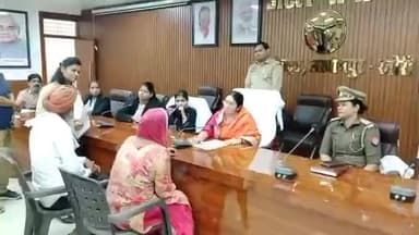 लखीमपुर: कलेक्ट्रेट के अटल सभागार में राज्य महिला आयोग की सदस्य सुजीता कुमारी ने सुनी समस्याएं, दिए त्वरित निस्तारण के निर्देश