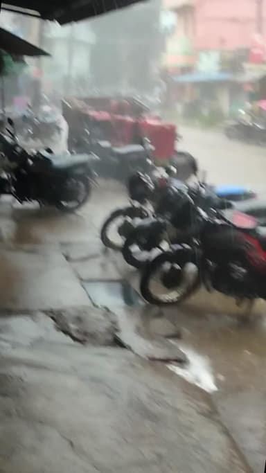 పాకాల లో భారీ వర్షం ఇబ్బంది పడ్డ ప్రజలు