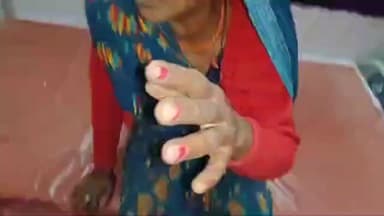 मानिकपुर: खेत में परारी जला रही महिला को हाथ में जहरीले कीड़े ने काटा, हालत बिगड़ी, CHC में हुई भर्ती: शेखापुर गांव का मामला