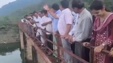 ఏలేరు జలాశయంలో 20 లక్షల చేప పిల్లలు విడుదల