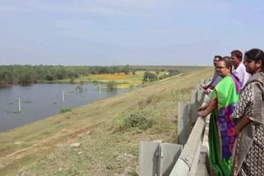 గజ్వేల్: కొండపోచమ్మ సాగర్ జలాశయ డెలివరీ కెనాల్ ను పరిశీలించిన జిల్లా కలెక్టర్ హైమావతి