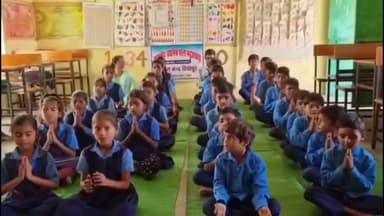 दमयंती नगर: महुआखेड़ा प्राथमिक शाला के बच्चों ने जीता कलेक्टर का दिल, सुबह की प्रार्थना में गूंजा संस्कारों का स्वर