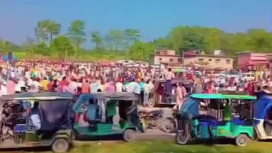 जोगापट्टी: बलुआ फील्ड में मुकेश सहनी ने एनडीए पर बोला हमला, कहा - बदलाव के लिए महागठबंधन का साथ दें