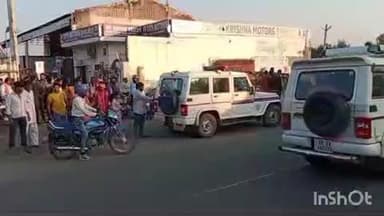 मनिया: नेशनल हाईवे 44 पर तेज रफ्तार कार ने स्कूटी सवार 2 युवकों को मारी टक्कर, दोनों गंभीर रूप से घायल