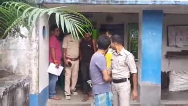 বাদুড়িয়া: ছিনতাই এর ঘটনায় আটঘরা এলাকা থেকে তিন দুষ্কৃতিকে গ্রেফতার করে আদালতে পাঠালো বাদুড়িয়া থানার পুলিশ