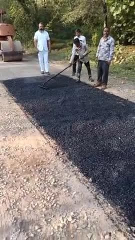 रावतभाटा: रावतभाटा में कोटा मार्ग पर राहत की मरम्मत, बरसात में टूटी सड़क पर चल रहा सुधार का सफर