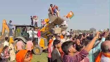 बेतिया: 'बुलडोजर बाबा' के नाम से गूंजा बड़ा रमना मैदान, योगी आदित्यनाथ की जनसभा में उमड़ी भारी भीड़