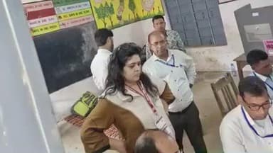 कोईलवर: सामान्य प्रेक्षक श्रीमती प्रेरणा शर्मा (IAS) ने कोईलवर प्रखंड के मतदान केंद्रों का किया निरीक्षण
