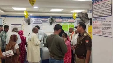 मेहनगर: मेंहनगर सहित सभी थानों की पुलिस ने बैंकों में सघन चेकिंग अभियान चलाया, संदिग्ध व्यक्तियों से पूछताछ से मचा हड़कंप