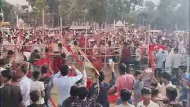 अमदाबाद: कटिहार: कांग्रेस के स्टार प्रचारक के न आने पर ग्रामीणों ने जनसभा स्थल पर की तोड़फोड़ और हंगामा