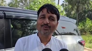 मांझा: माझा में राजद प्रत्याशी दिलीप सिंह ने मतदान केंद्र पर जाकर किया मतदान