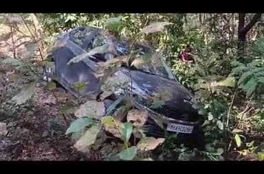 रामटेक: गडमंदीर परिसरातील किरण पॉइंट वळणावर अनियंत्रित कार रस्त्याच्या कडेला उतरली