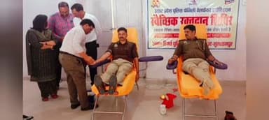 सुल्तानपुर: पुलिस लाइन में वामा सारथी के तहत रक्तदान शिविर का आयोजन, पुलिस व रिक्रूट आरक्षियों ने किया रक्तदान